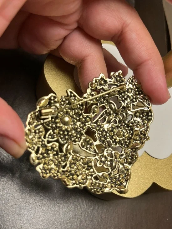 Multicolor Goldtone Floral rhinestones Brooch with Faux Pearl Accents EUC - Picture 4 of 7